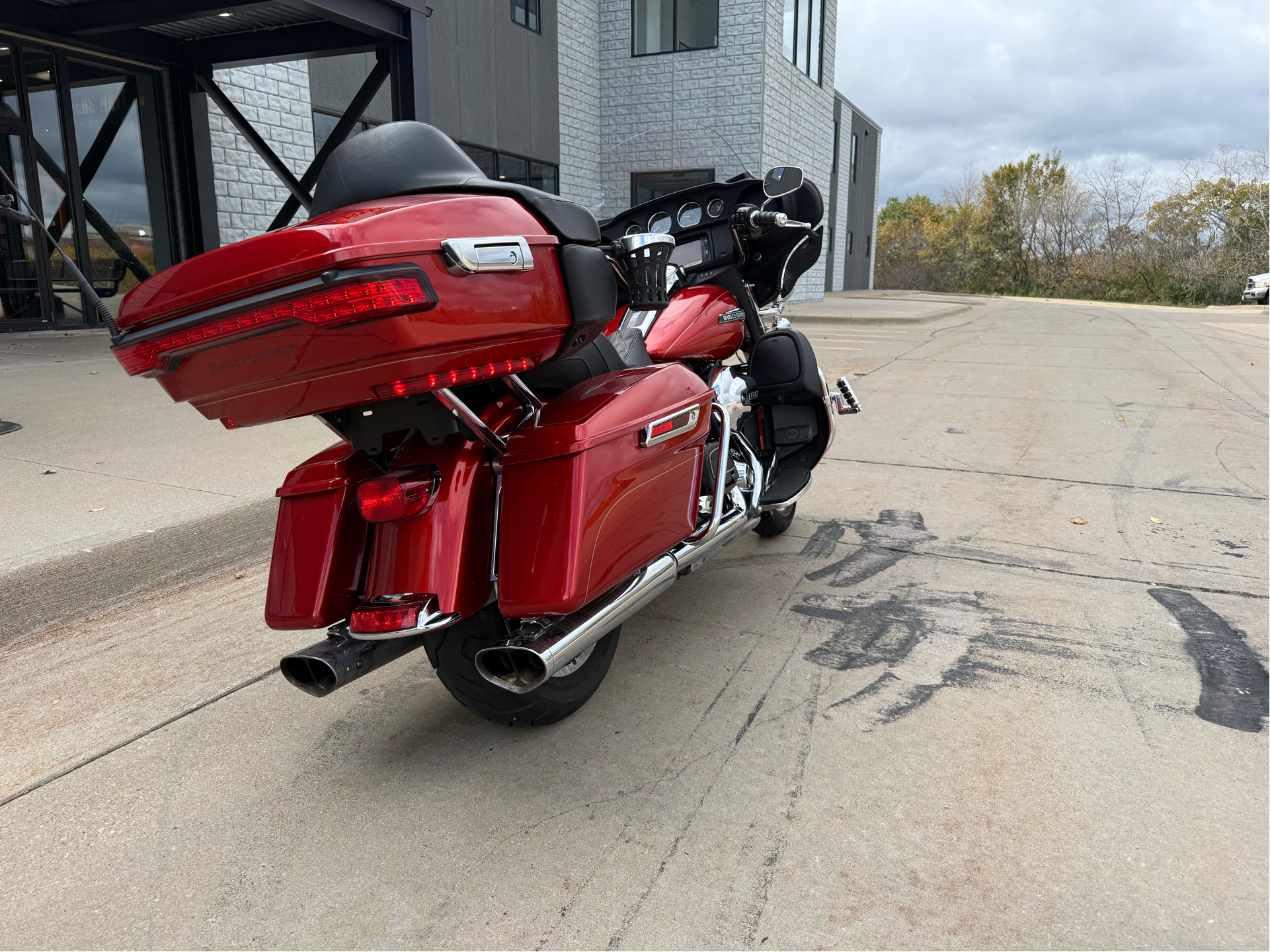 2014 Harley-Davidson Electra Glide® Ultra Classic® in Dubuque, Iowa - Photo 2