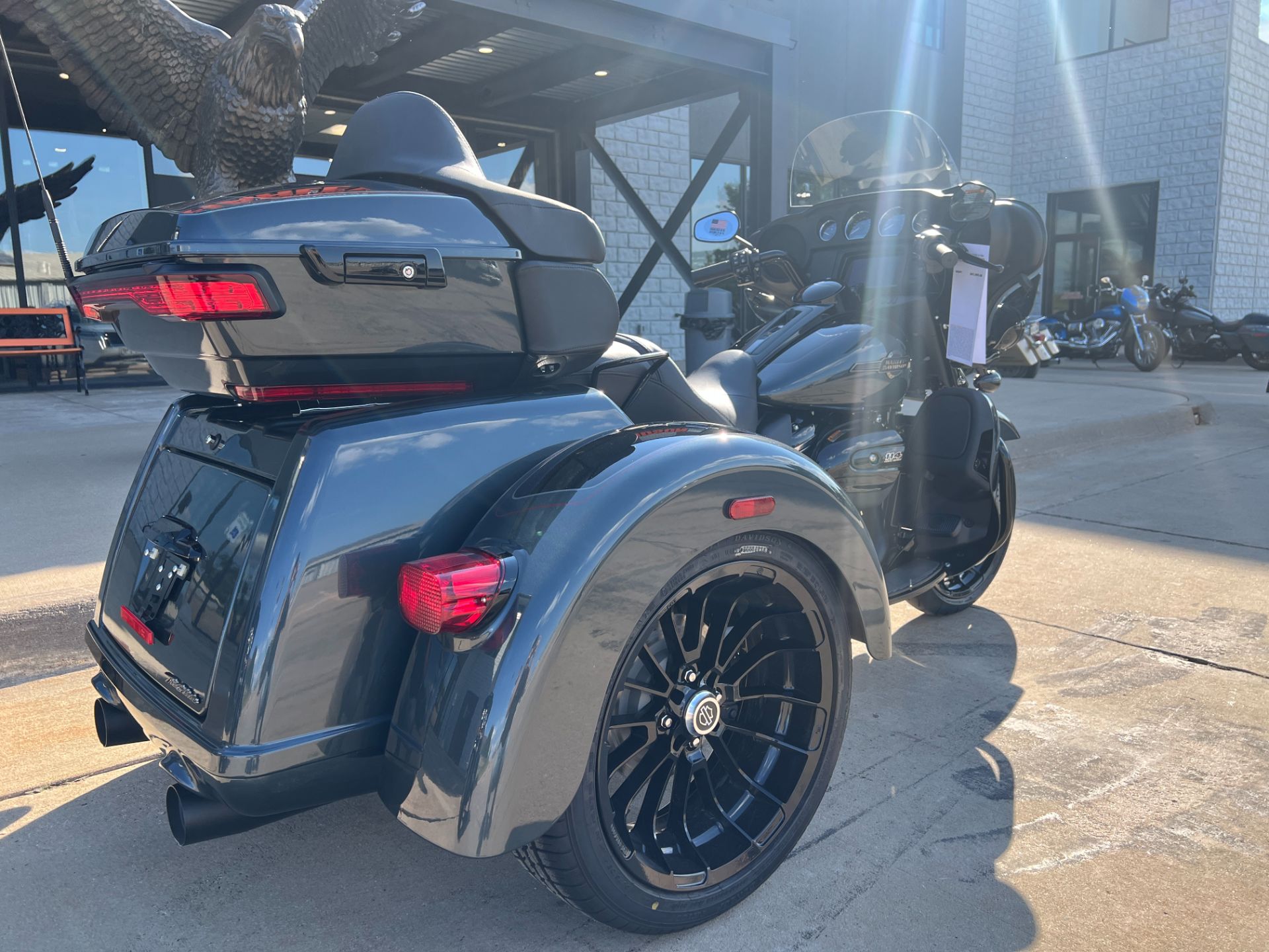 2025 Harley-Davidson Tri Glide® Ultra in Dubuque, Iowa - Photo 2