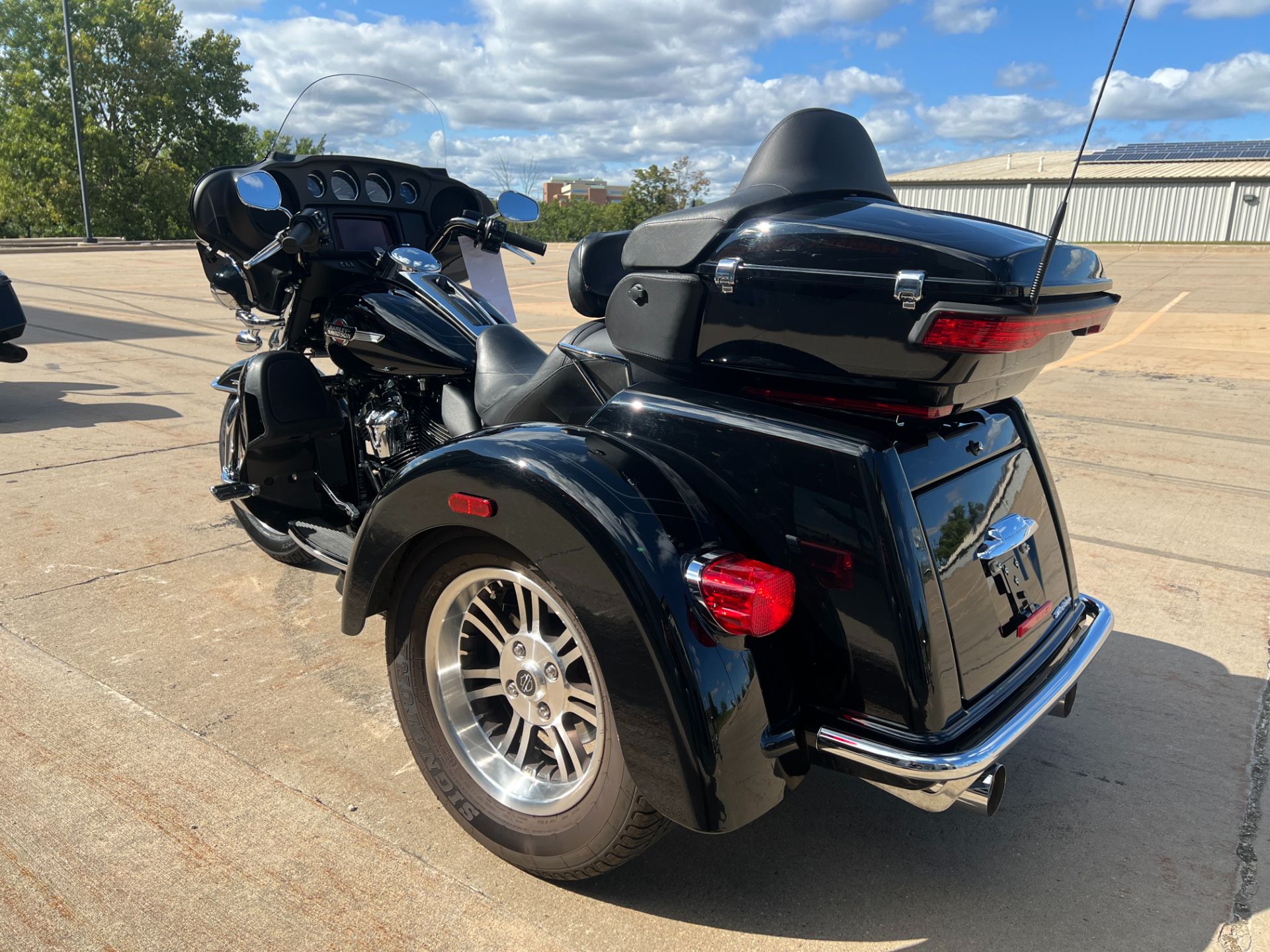 2022 Harley-Davidson Tri Glide® Ultra in Dubuque, Iowa - Photo 4