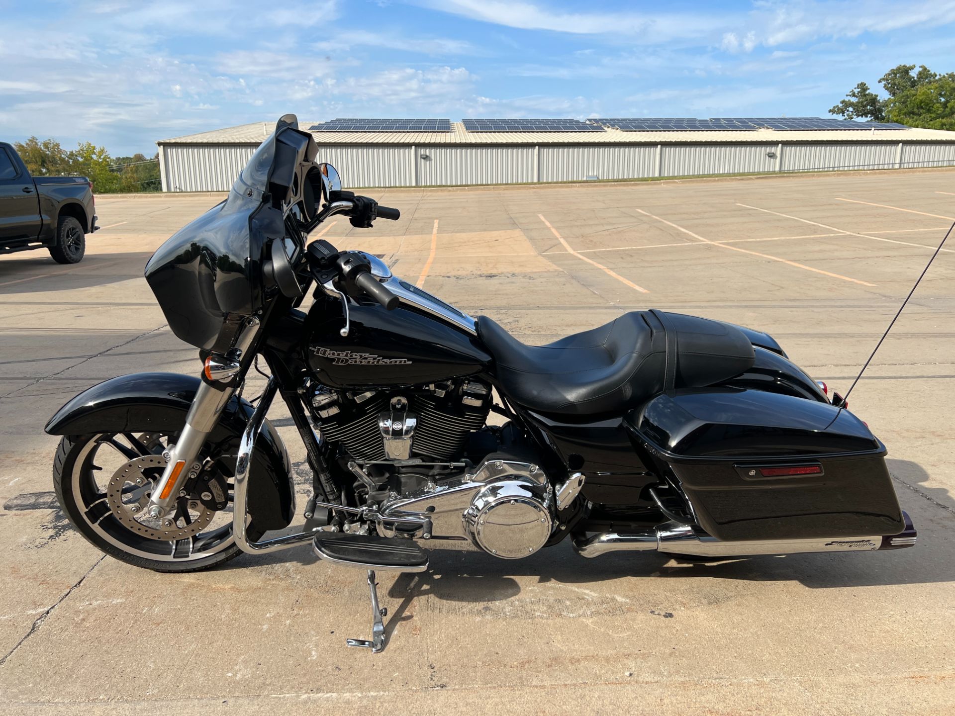 2017 Harley-Davidson Street Glide® Special in Dubuque, Iowa - Photo 5