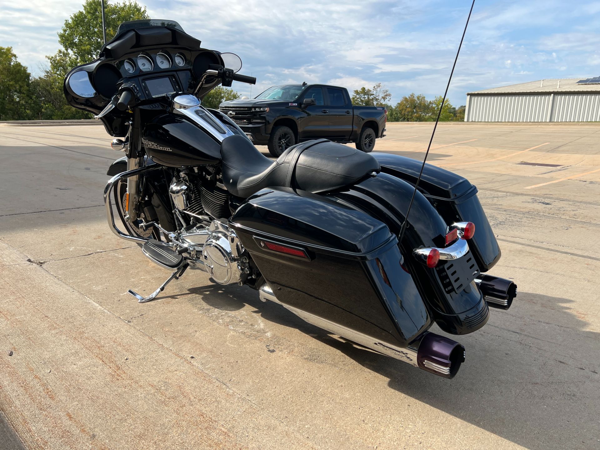 2017 Harley-Davidson Street Glide® Special in Dubuque, Iowa - Photo 4
