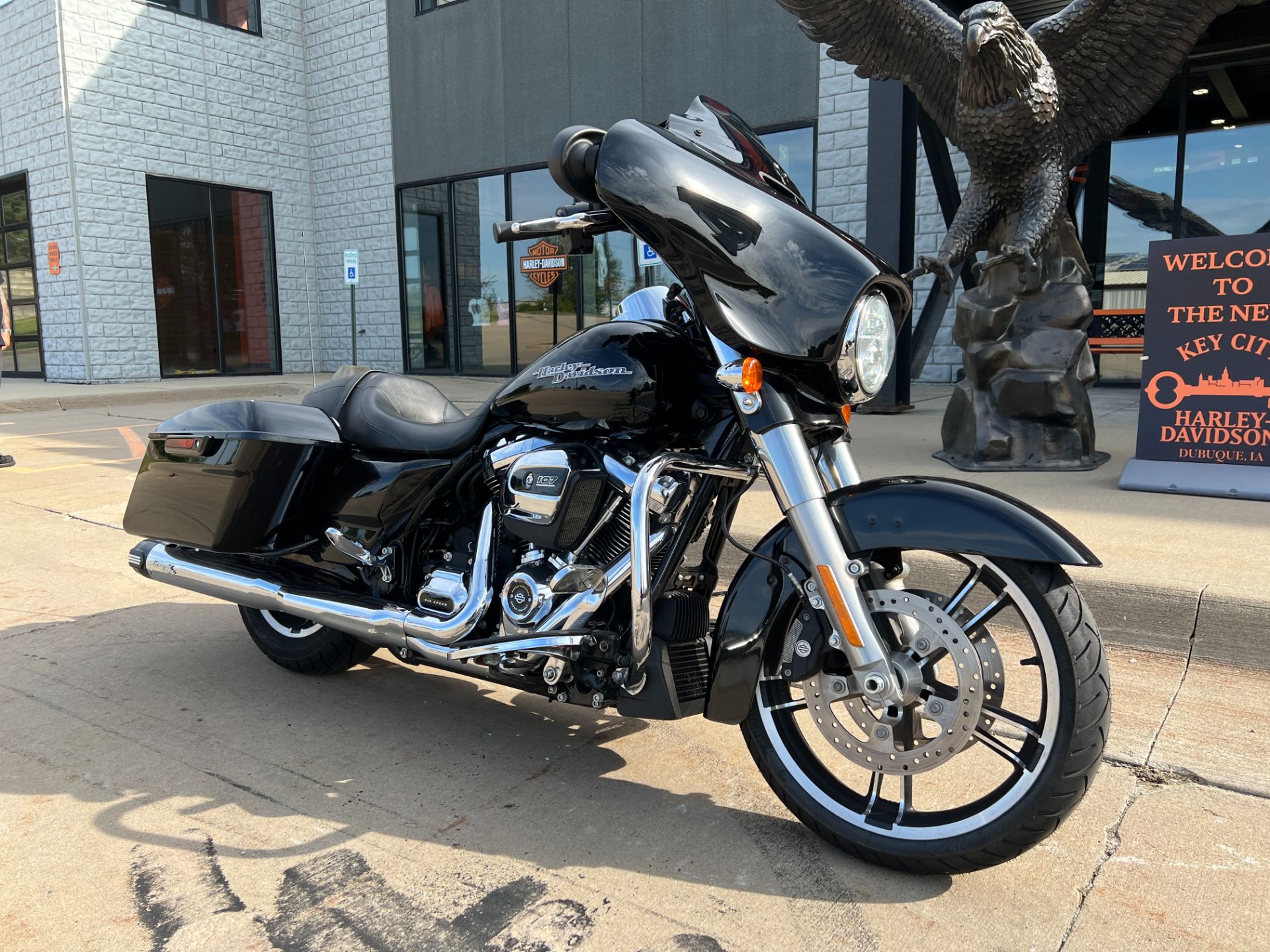 2017 Harley-Davidson Street Glide® Special in Dubuque, Iowa - Photo 8