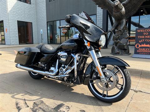 2017 Harley-Davidson Street Glide® Special in Dubuque, Iowa - Photo 8