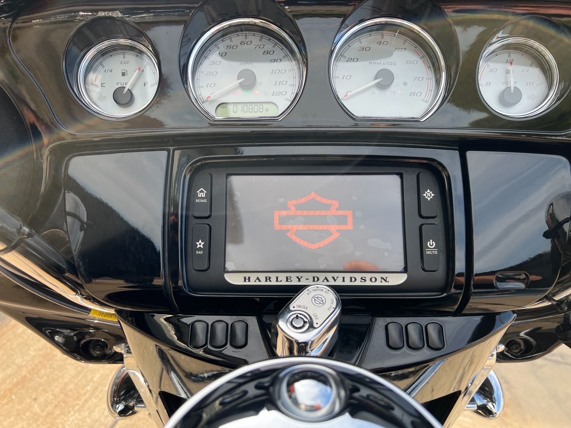 2017 Harley-Davidson Street Glide® Special in Dubuque, Iowa - Photo 9