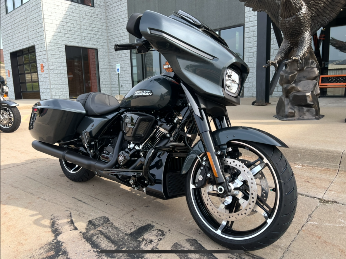 2025 Harley-Davidson Street Glide® in Dubuque, Iowa - Photo 8