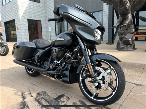2025 Harley-Davidson Street Glide® in Dubuque, Iowa - Photo 8