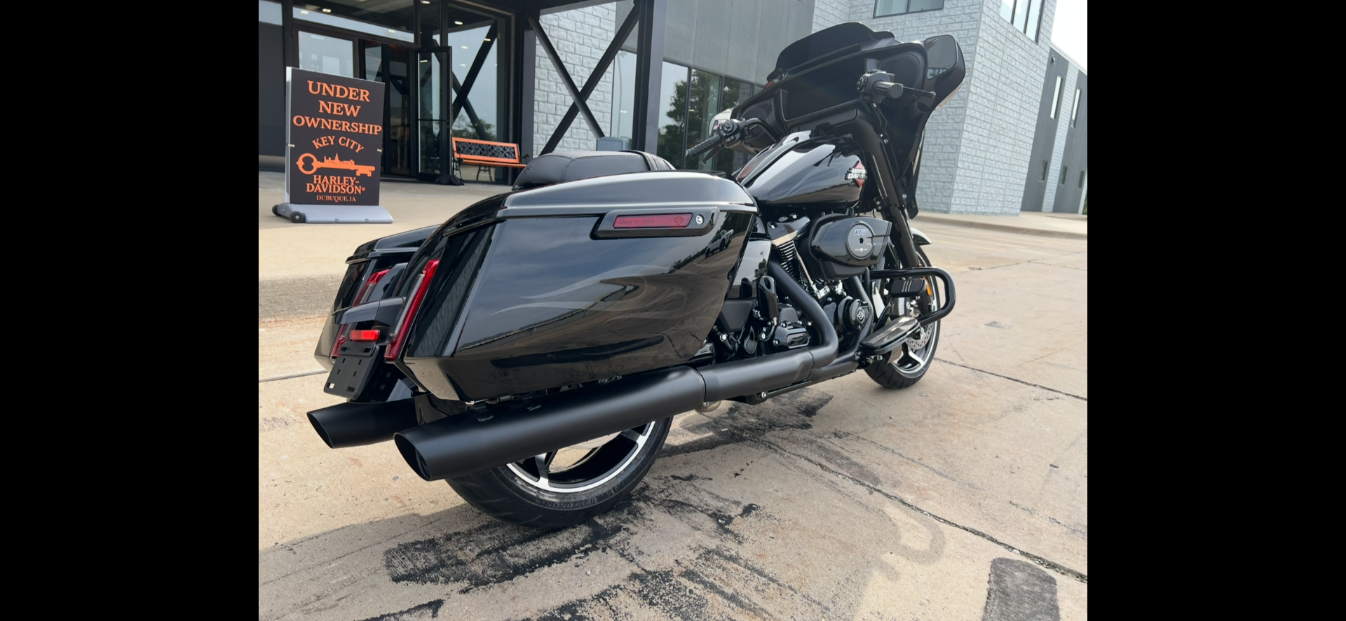 2025 Harley-Davidson Street Glide® in Dubuque, Iowa - Photo 2