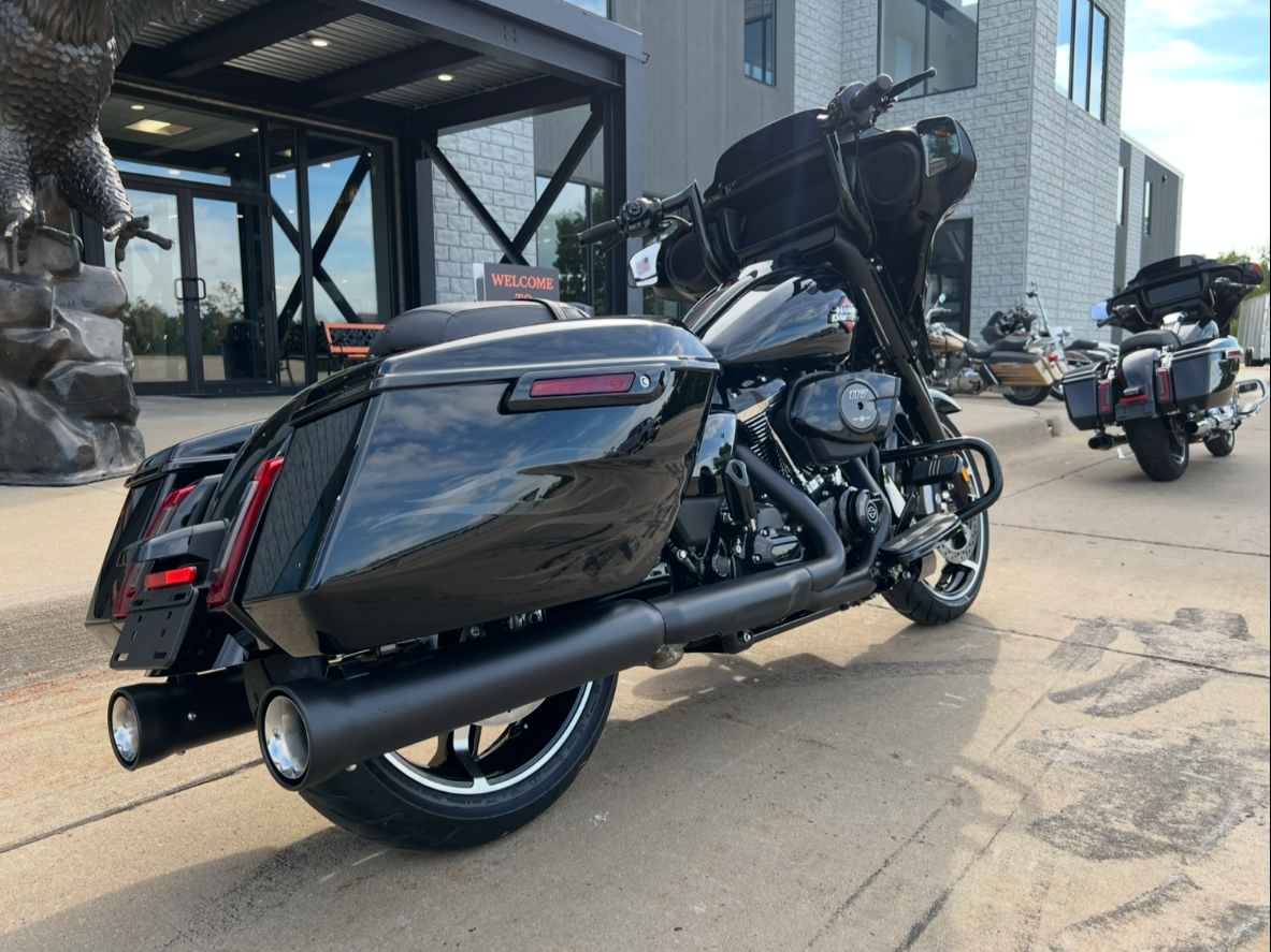 2025 Harley-Davidson Street Glide® in Dubuque, Iowa - Photo 2
