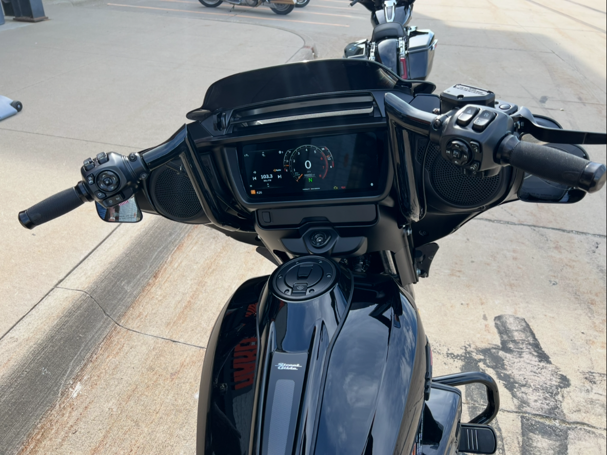 2025 Harley-Davidson Street Glide® in Dubuque, Iowa - Photo 8