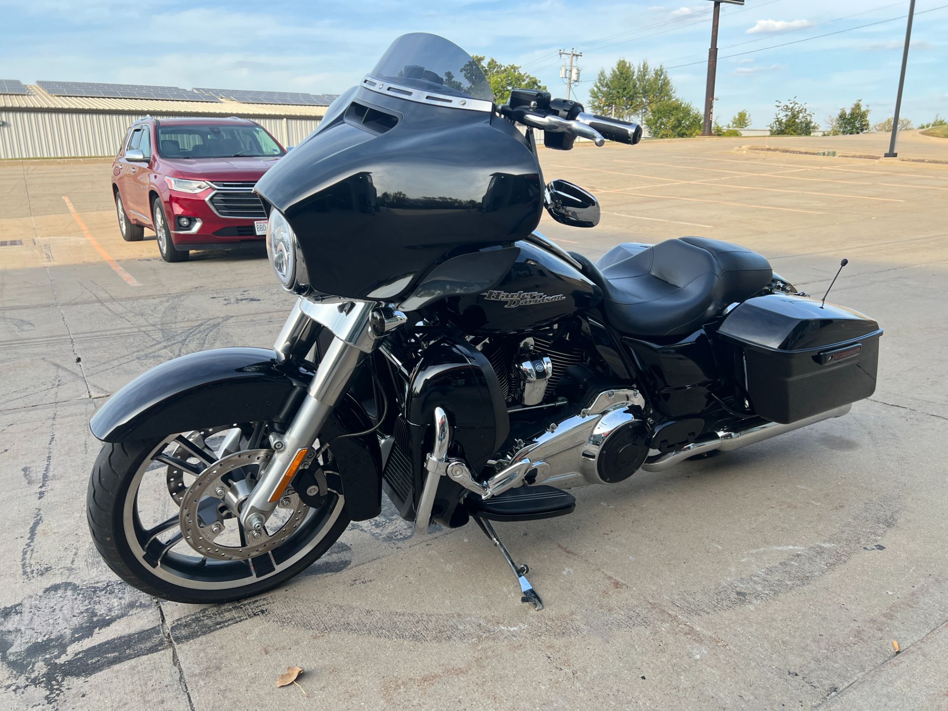 2018 Harley-Davidson Street Glide® in Dubuque, Iowa - Photo 10