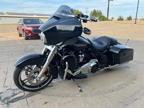 2018 Harley-Davidson Street Glide® in Dubuque, Iowa - Photo 10