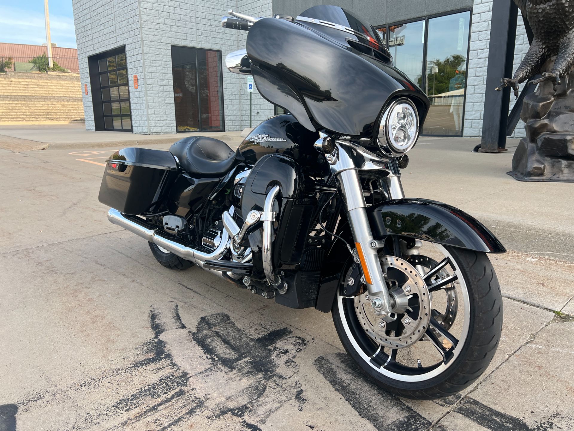 2018 Harley-Davidson Street Glide® in Dubuque, Iowa - Photo 12
