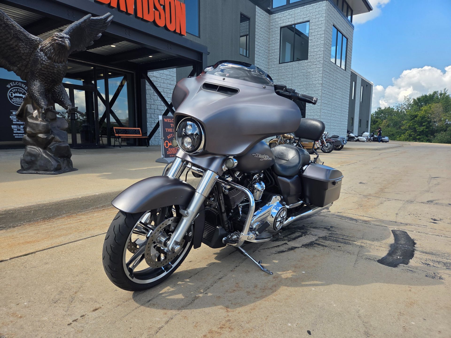 2017 Harley-Davidson Street Glide® Special in Dubuque, Iowa - Photo 2