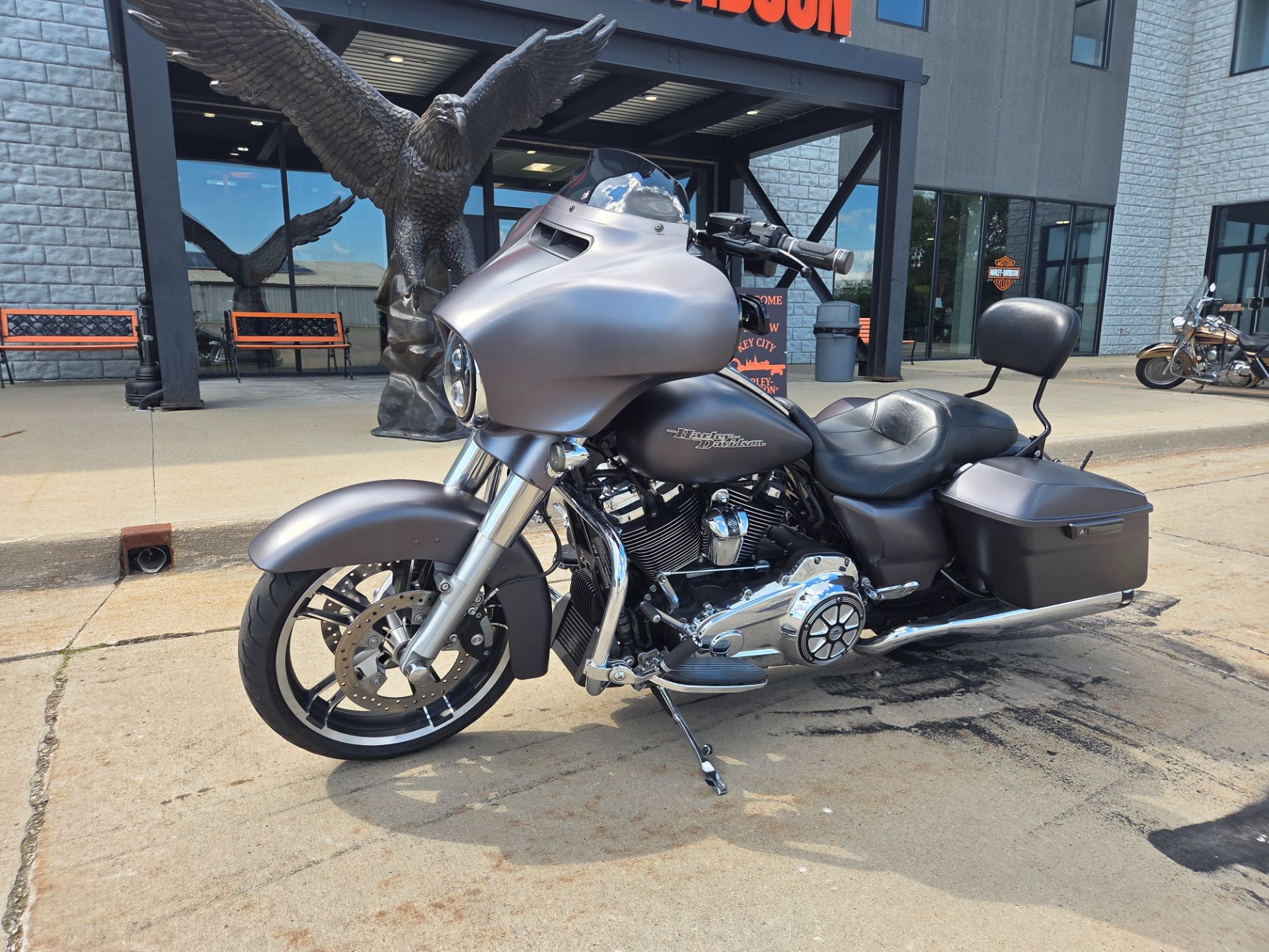 2017 Harley-Davidson Street Glide® Special in Dubuque, Iowa - Photo 3