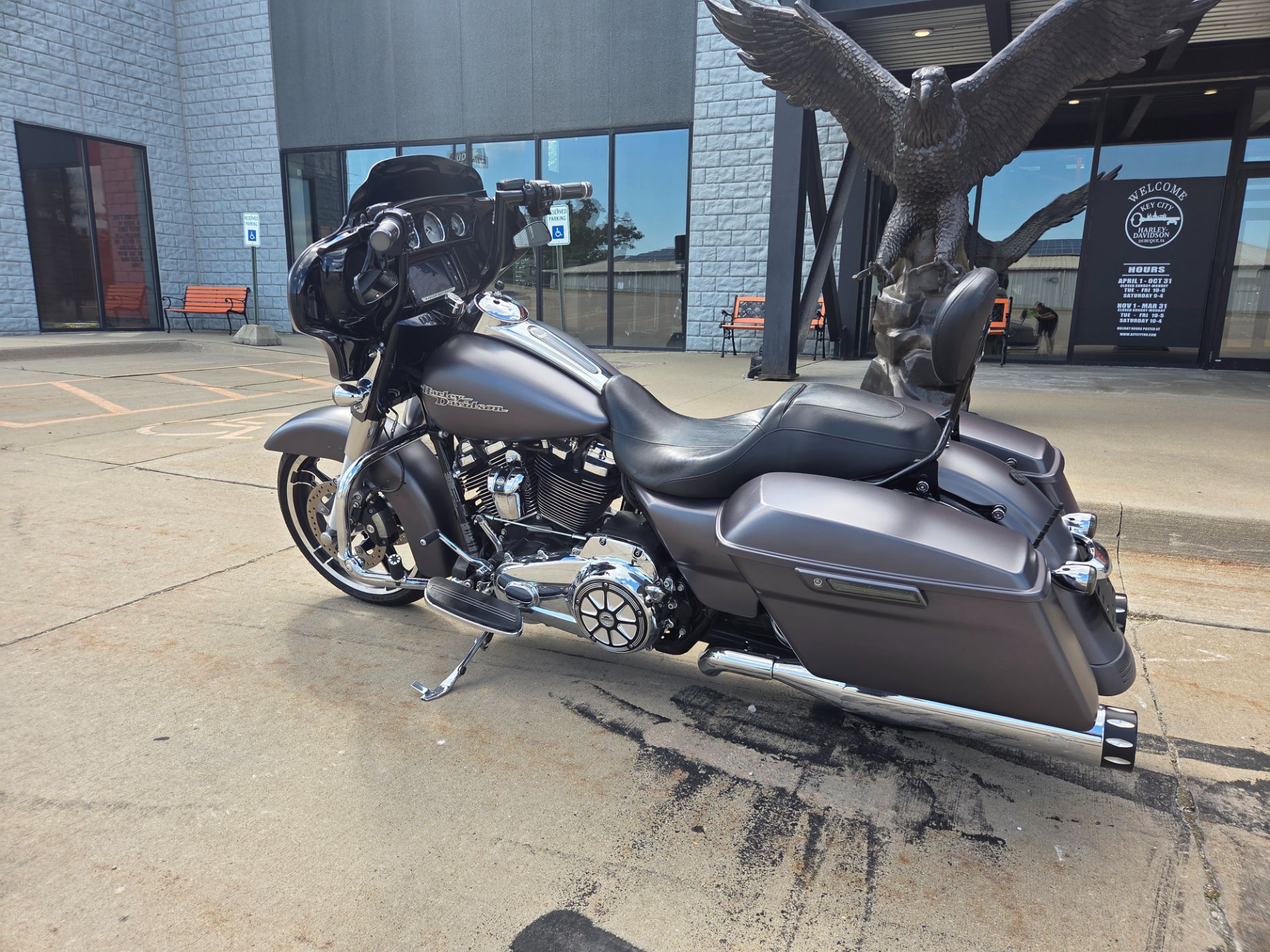 2017 Harley-Davidson Street Glide® Special in Dubuque, Iowa - Photo 4