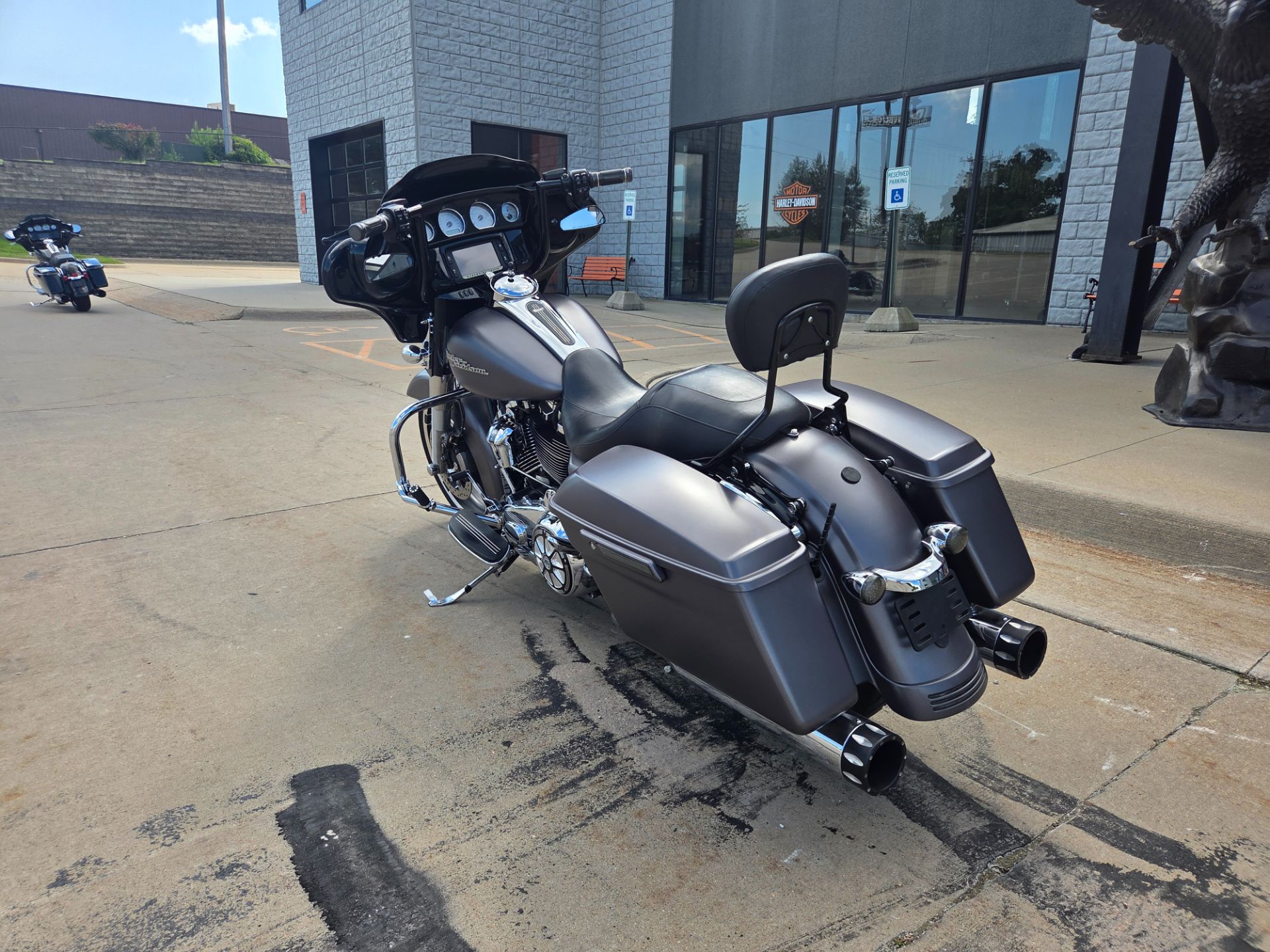 2017 Harley-Davidson Street Glide® Special in Dubuque, Iowa - Photo 5