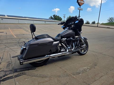 2017 Harley-Davidson Street Glide® Special in Dubuque, Iowa - Photo 8