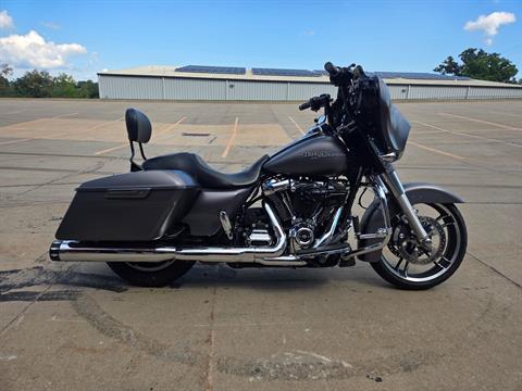 2017 Harley-Davidson Street Glide® Special in Dubuque, Iowa - Photo 9