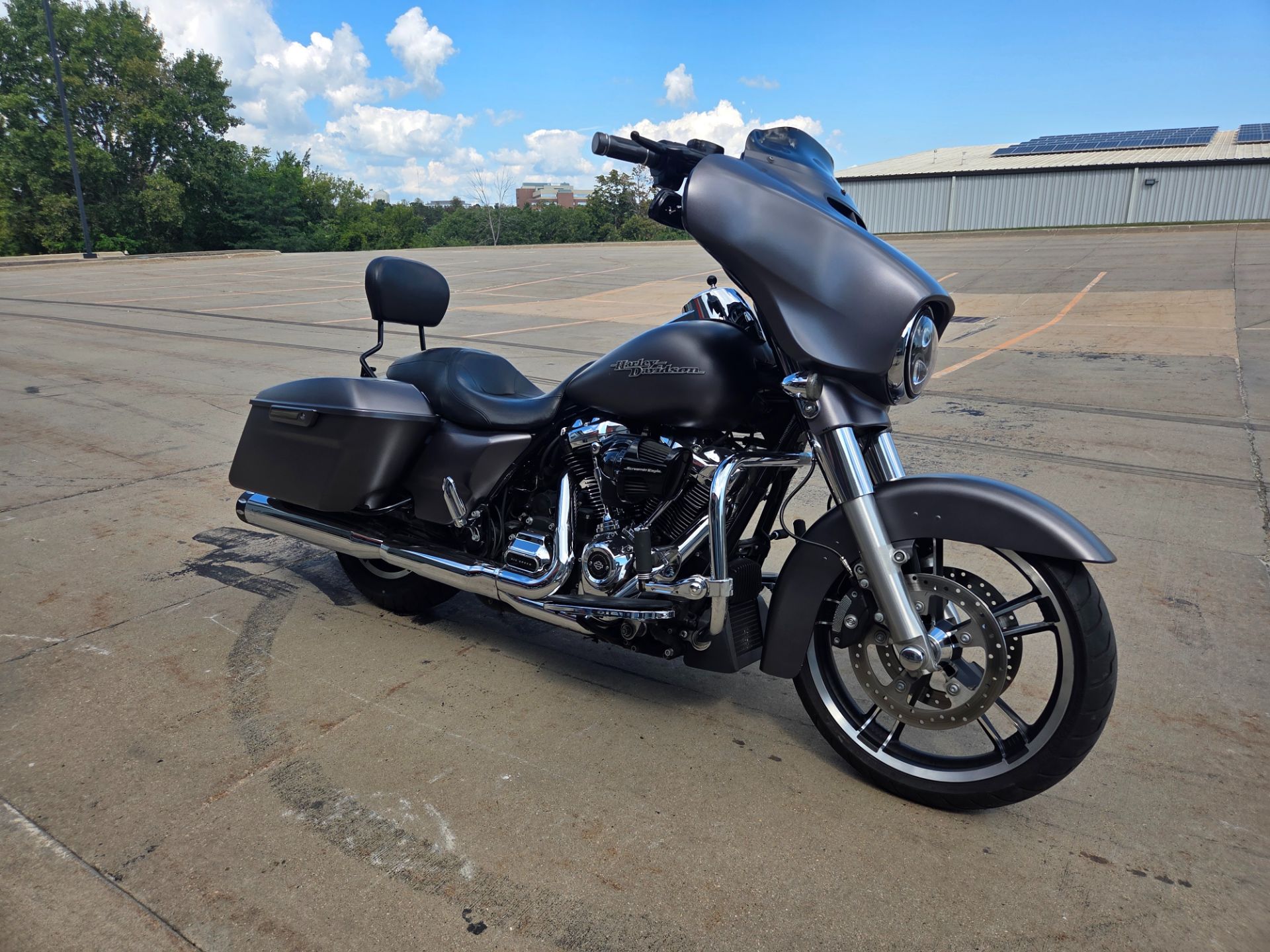 2017 Harley-Davidson Street Glide® Special in Dubuque, Iowa - Photo 10