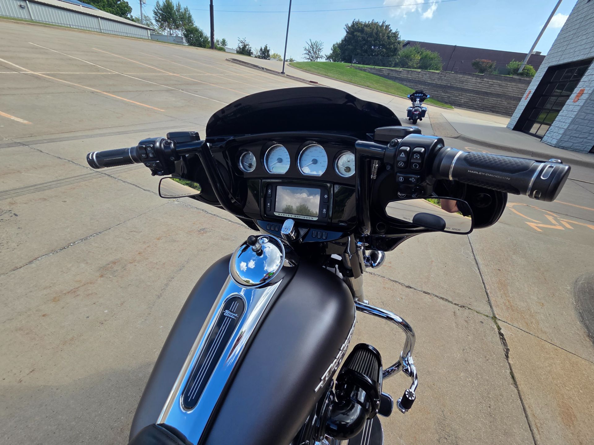 2017 Harley-Davidson Street Glide® Special in Dubuque, Iowa - Photo 12