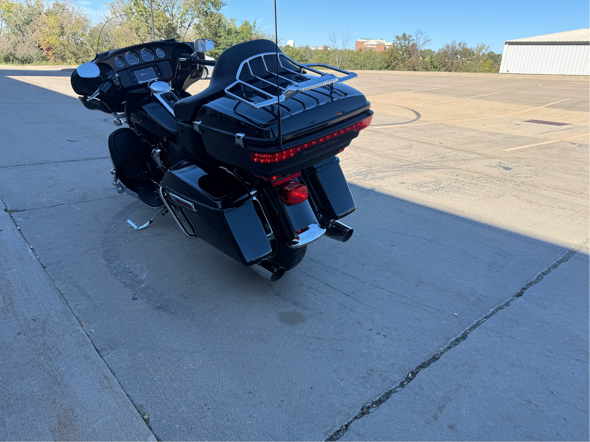 2017 Harley-Davidson Electra Glide® Ultra Classic® in Dubuque, Iowa - Photo 4