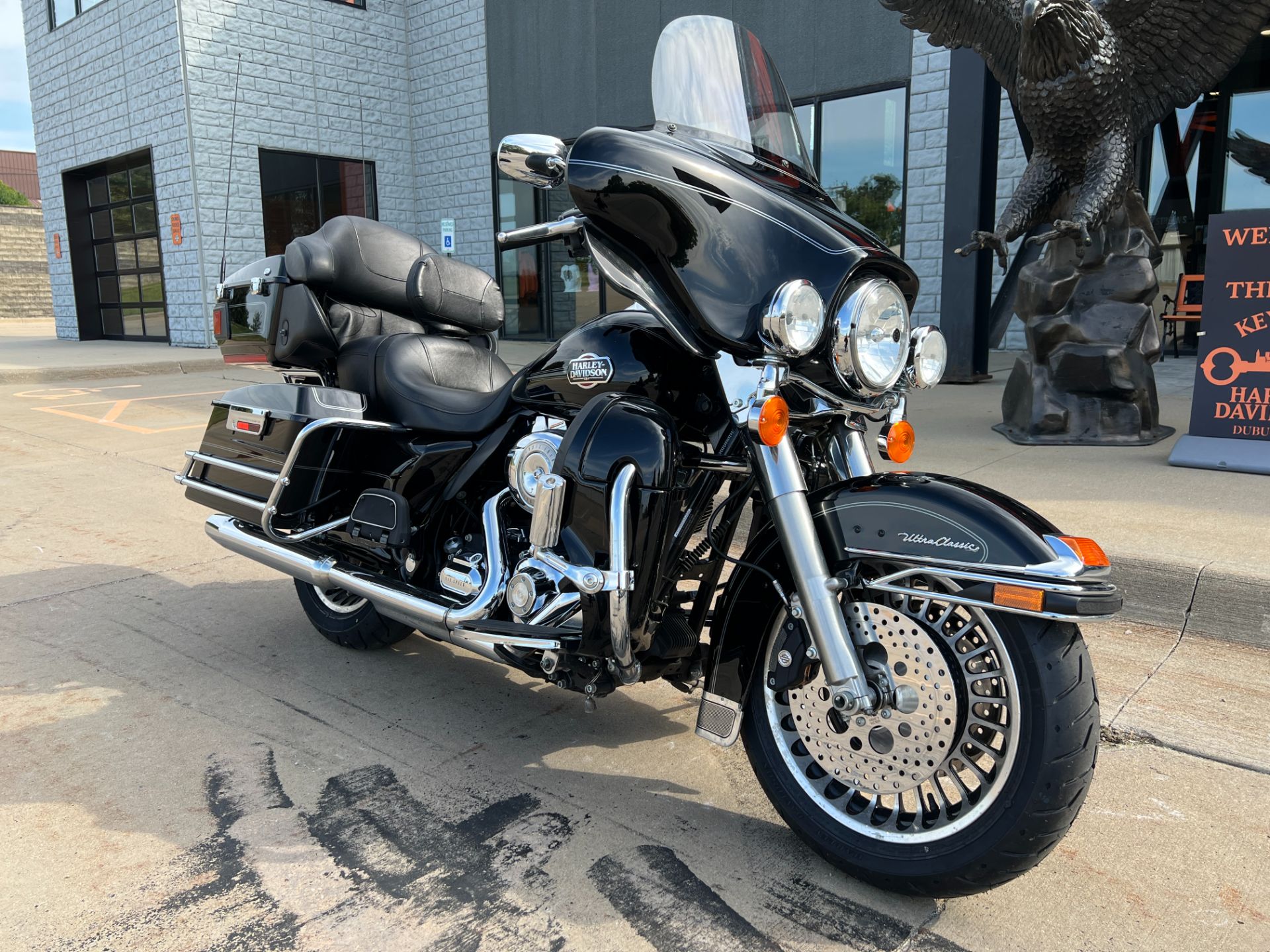 2010 Harley-Davidson Ultra Classic® Electra Glide® Peace Officer Special Edition in Dubuque, Iowa - Photo 8