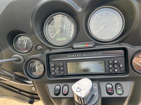 2010 Harley-Davidson Ultra Classic® Electra Glide® Peace Officer Special Edition in Dubuque, Iowa - Photo 9