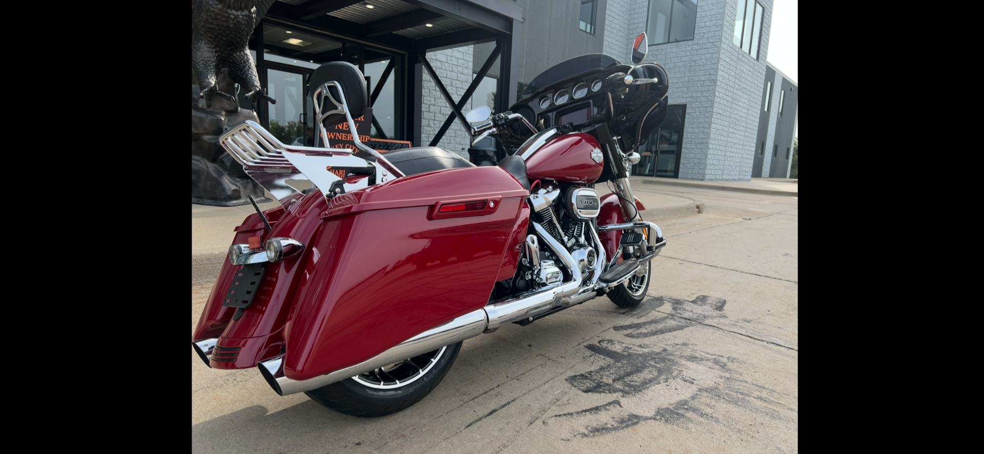 2021 Harley-Davidson Street Glide® Special in Dubuque, Iowa - Photo 2