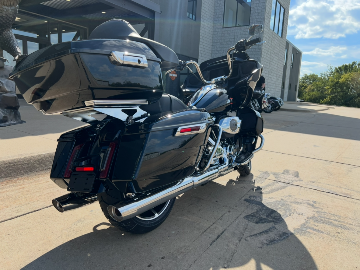 2025 Harley-Davidson Road Glide® in Dubuque, Iowa - Photo 2