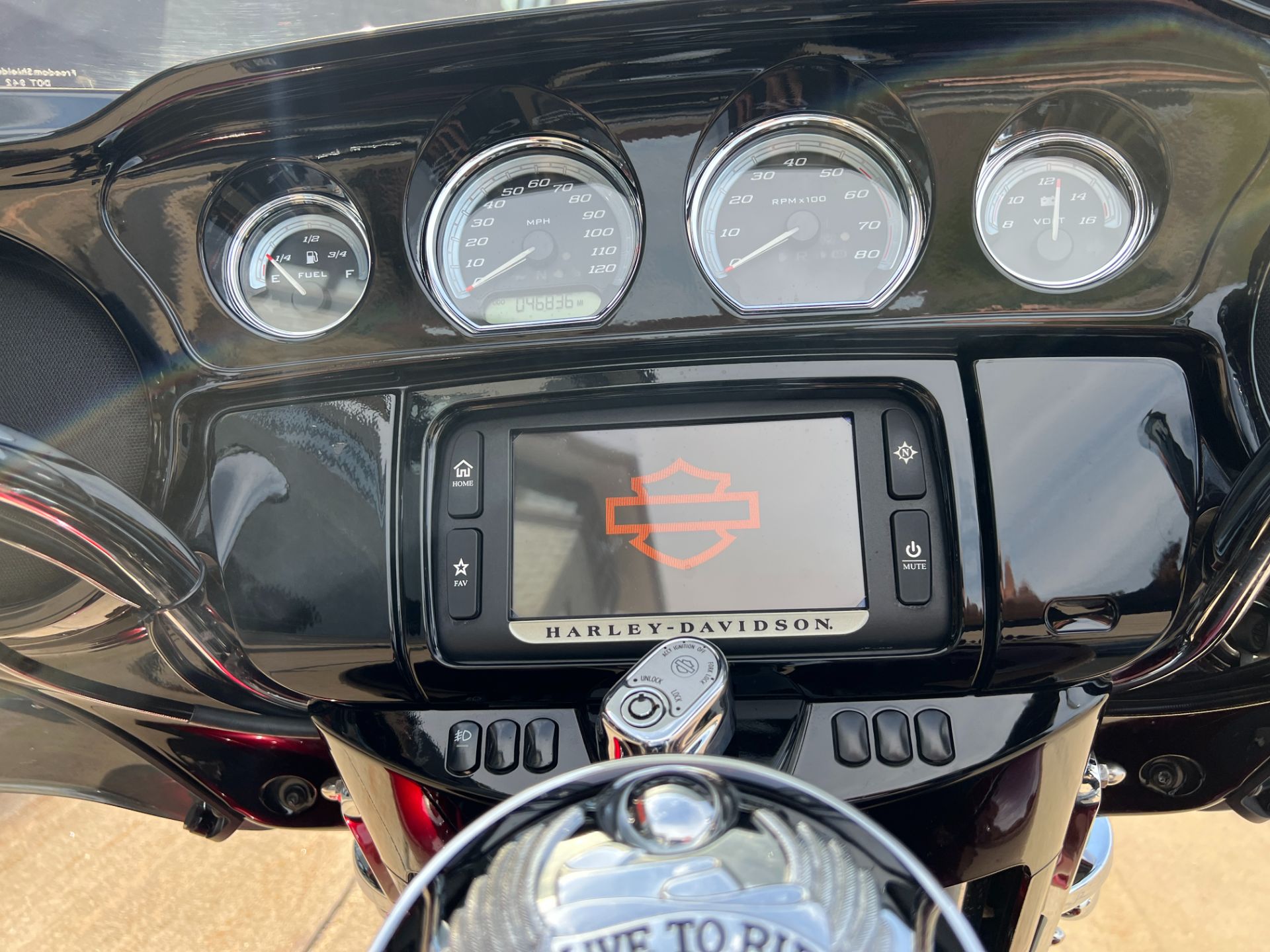 2016 Harley-Davidson Ultra Limited in Dubuque, Iowa - Photo 9