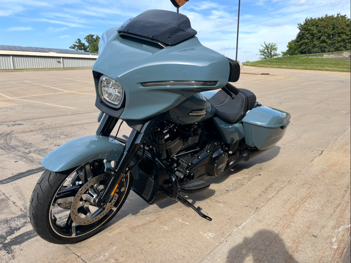 2024 Harley-Davidson Street Glide® in Dubuque, Iowa - Photo 6