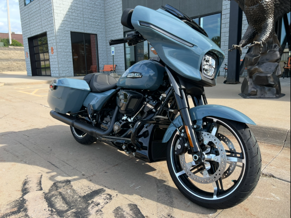 2024 Harley-Davidson Street Glide® in Dubuque, Iowa - Photo 8