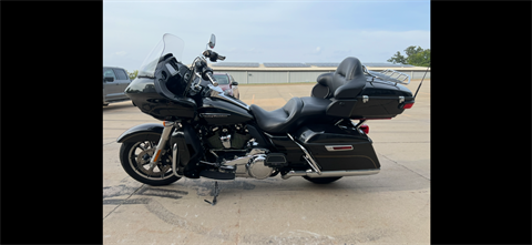 2017 Harley-Davidson Road Glide® Ultra in Dubuque, Iowa - Photo 4