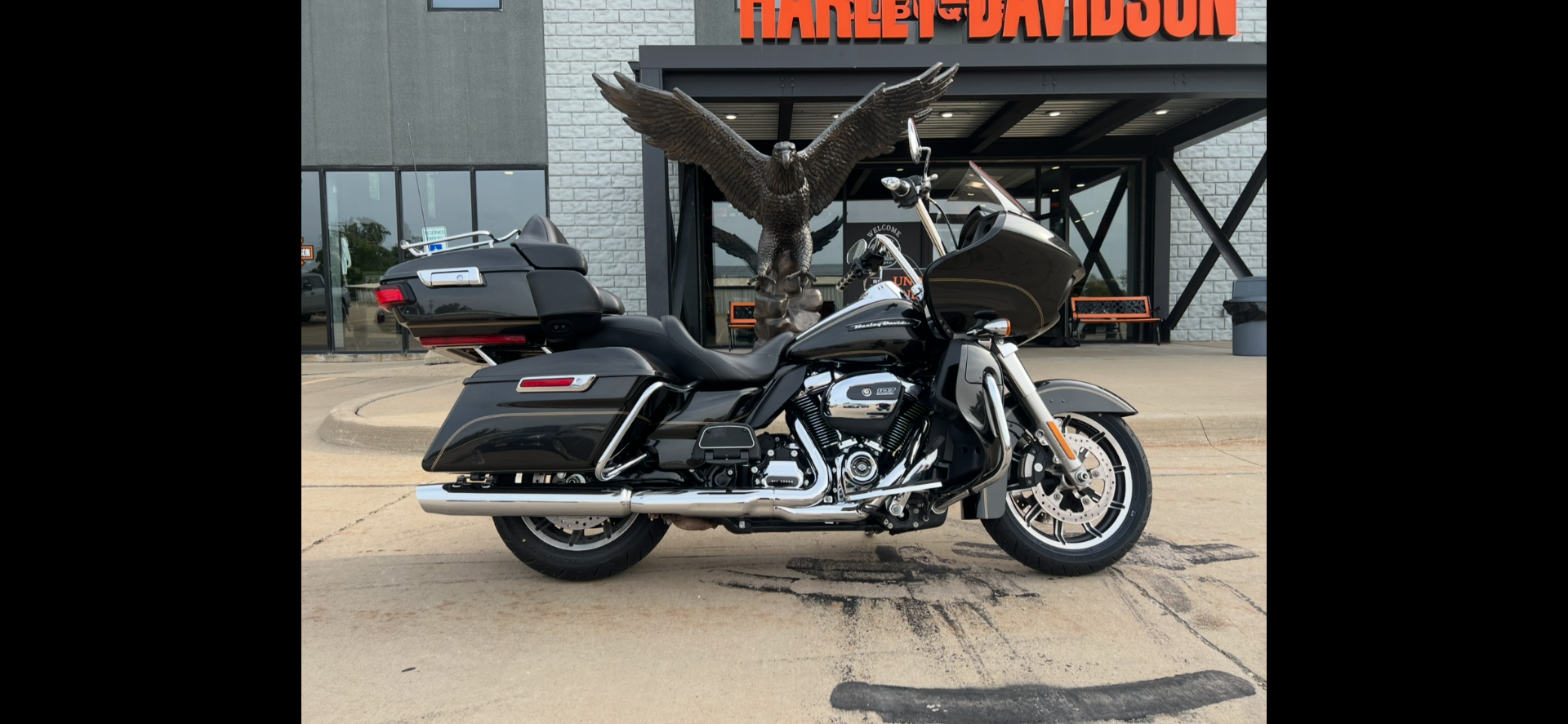 2017 Harley-Davidson Road Glide® Ultra in Dubuque, Iowa - Photo 1