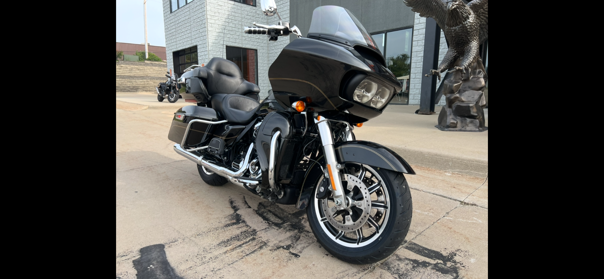 2017 Harley-Davidson Road Glide® Ultra in Dubuque, Iowa - Photo 7