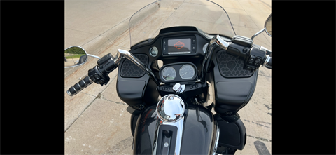 2017 Harley-Davidson Road Glide® Ultra in Dubuque, Iowa - Photo 8