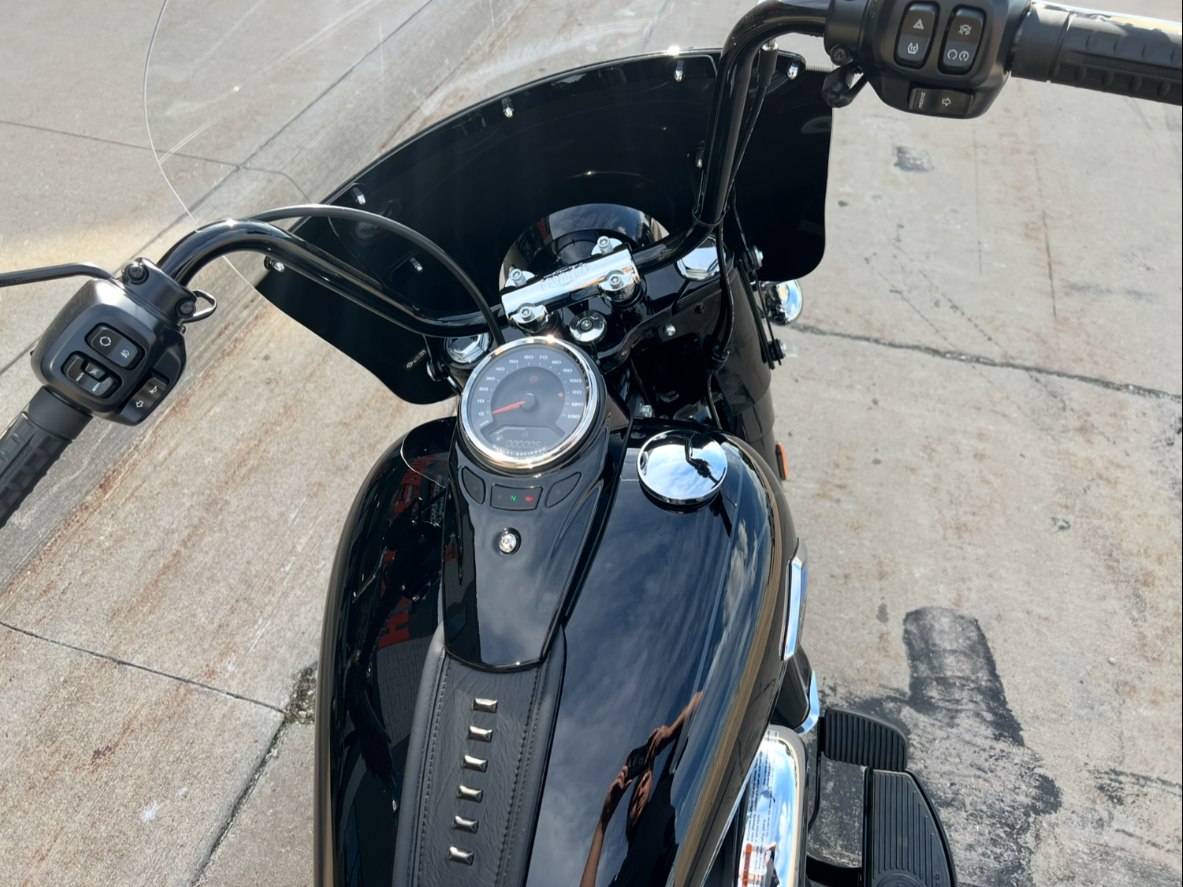 2025 Harley-Davidson Heritage Classic in Dubuque, Iowa - Photo 13