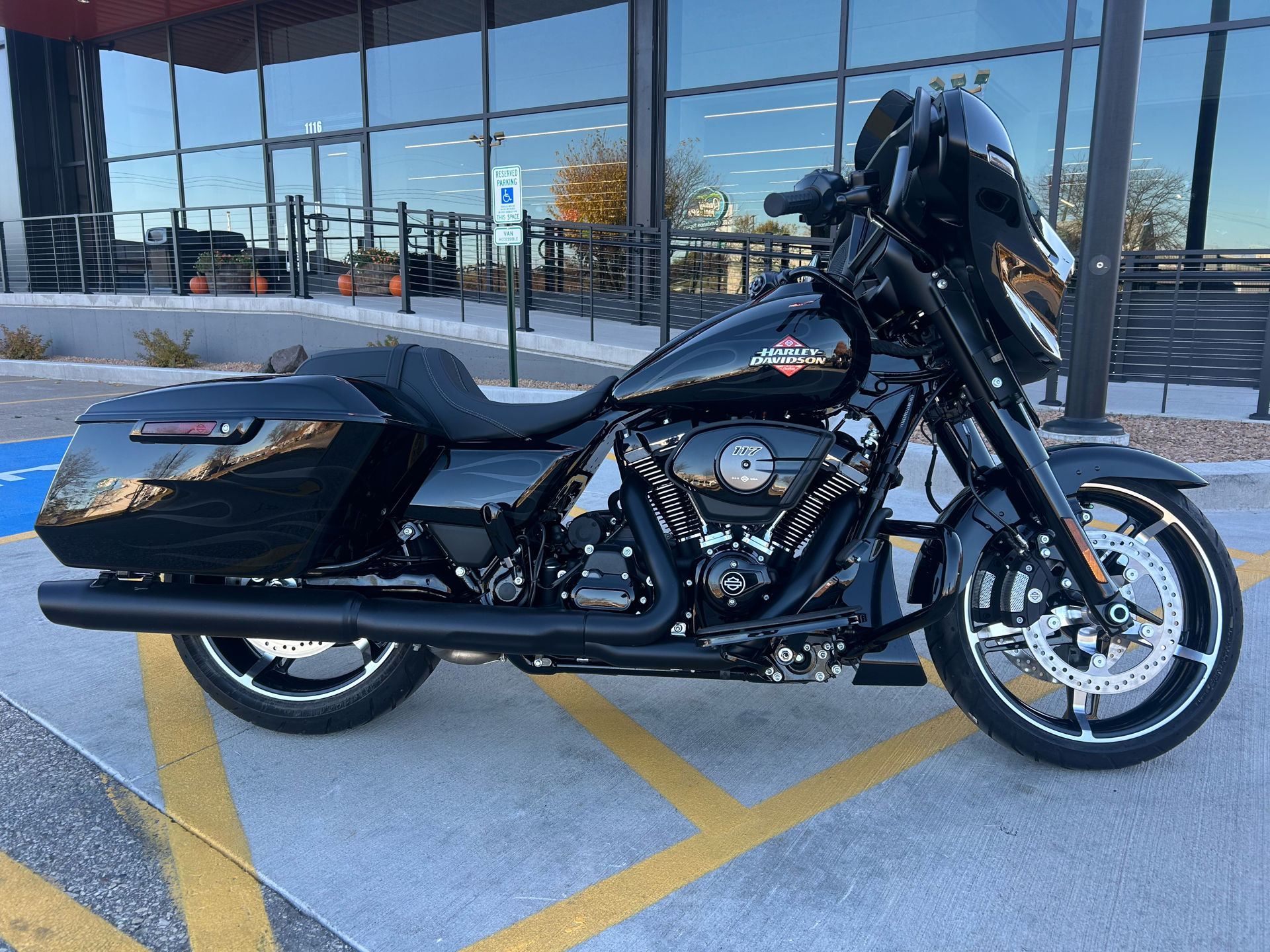 2025 Harley-Davidson Street Glide® in Onalaska, Wisconsin - Photo 2