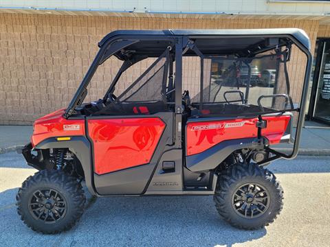 2026 Honda Pioneer 1000-5 Deluxe — photo 1 of 11