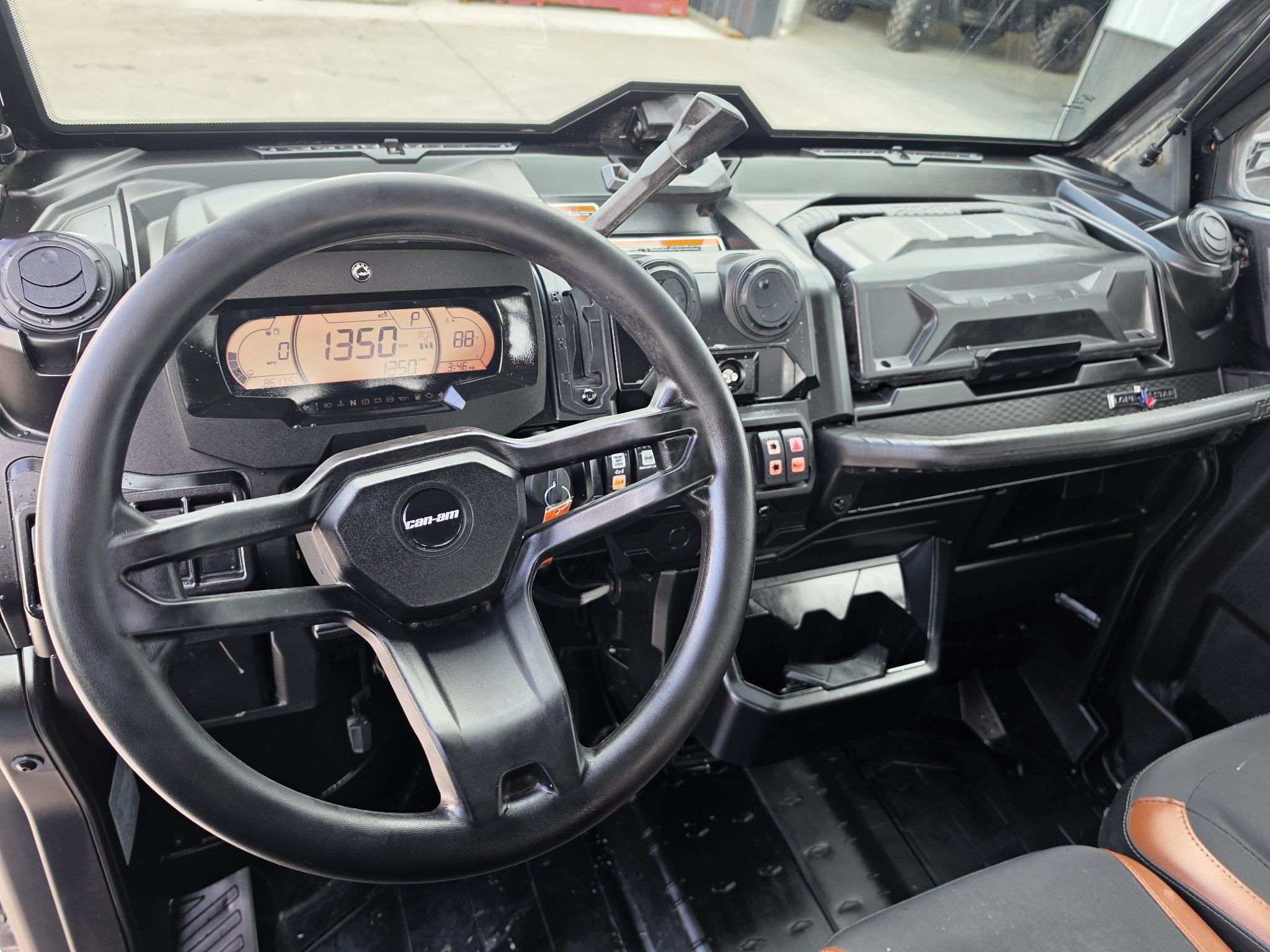 2024 Can-Am™ Defender MAX Lone Star CAB 9