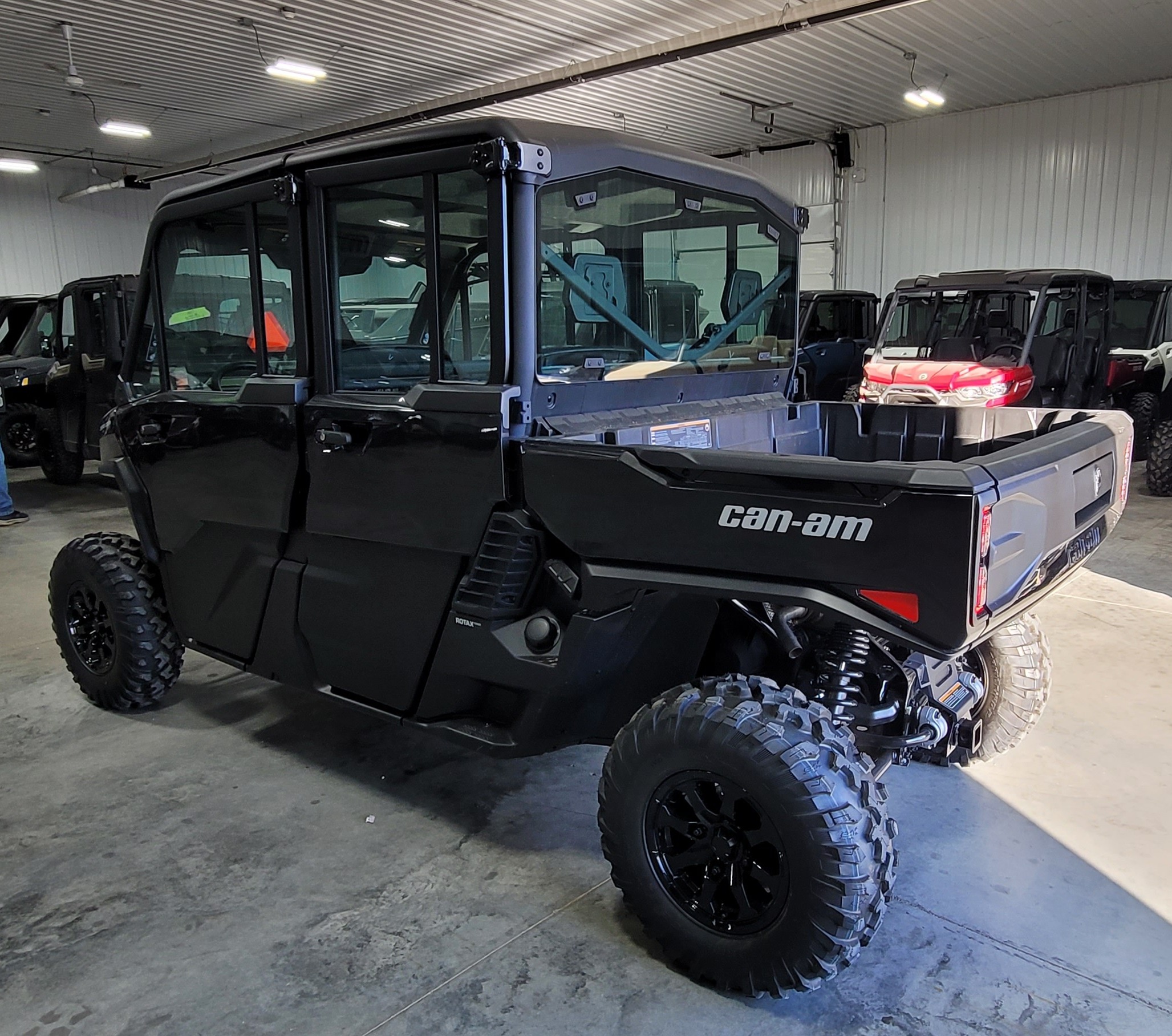 2026 Can-Am™ Defender MAX XT CAB HD11 with 10.25 in. touchscree 7