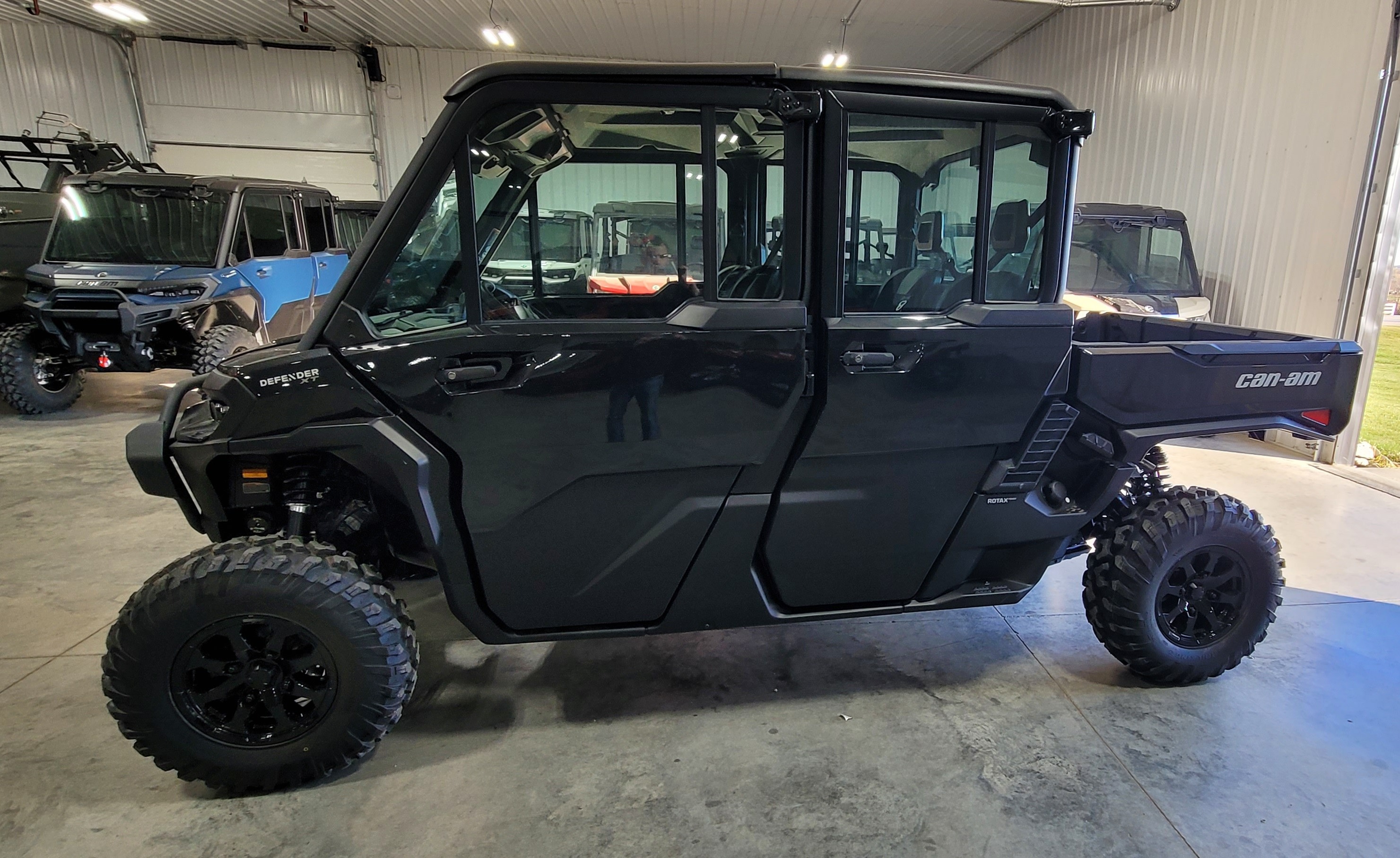 2026 Can-Am™ Defender MAX XT CAB HD11 with 10.25 in. touchscree 8