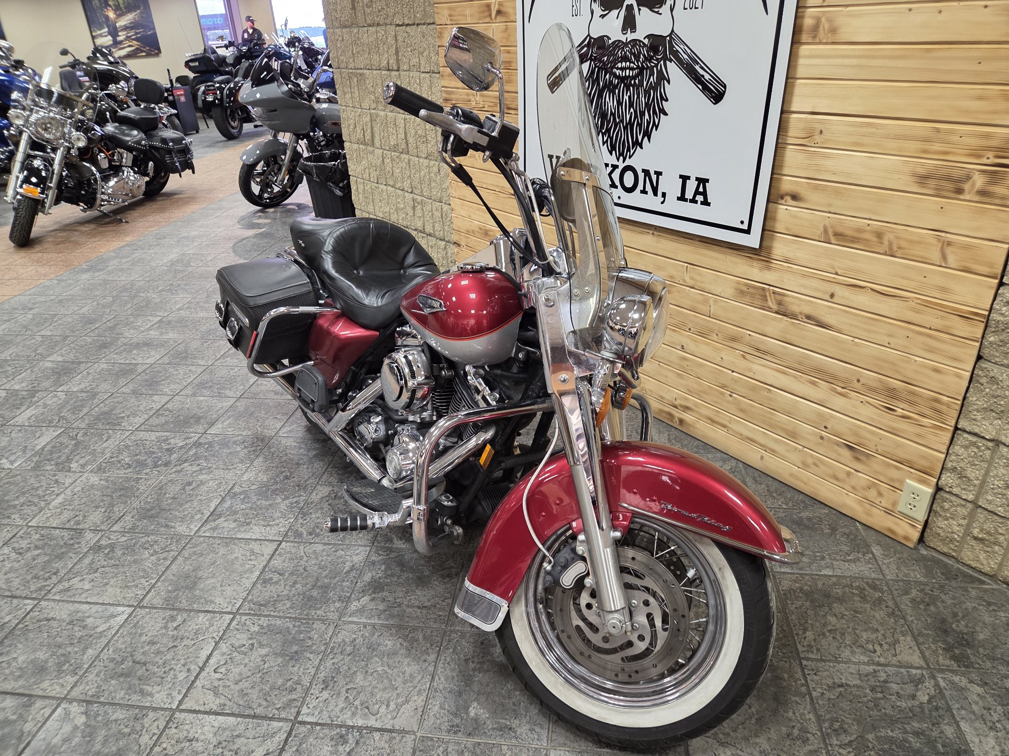 2005 Harley-Davidson FLHRCI Road King® Classic 3