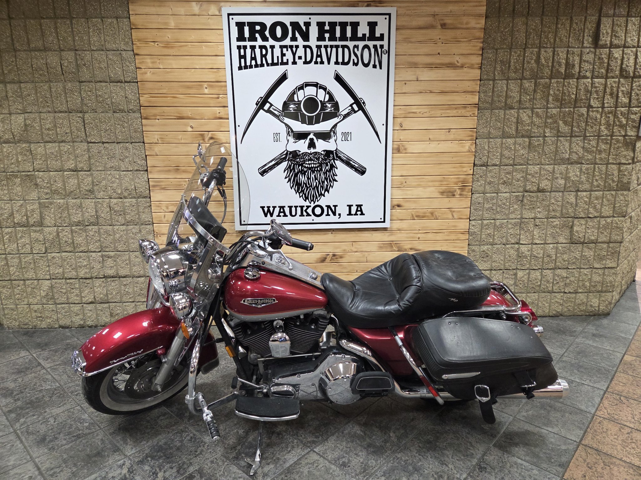 2005 Harley-Davidson FLHRCI Road King® Classic 7