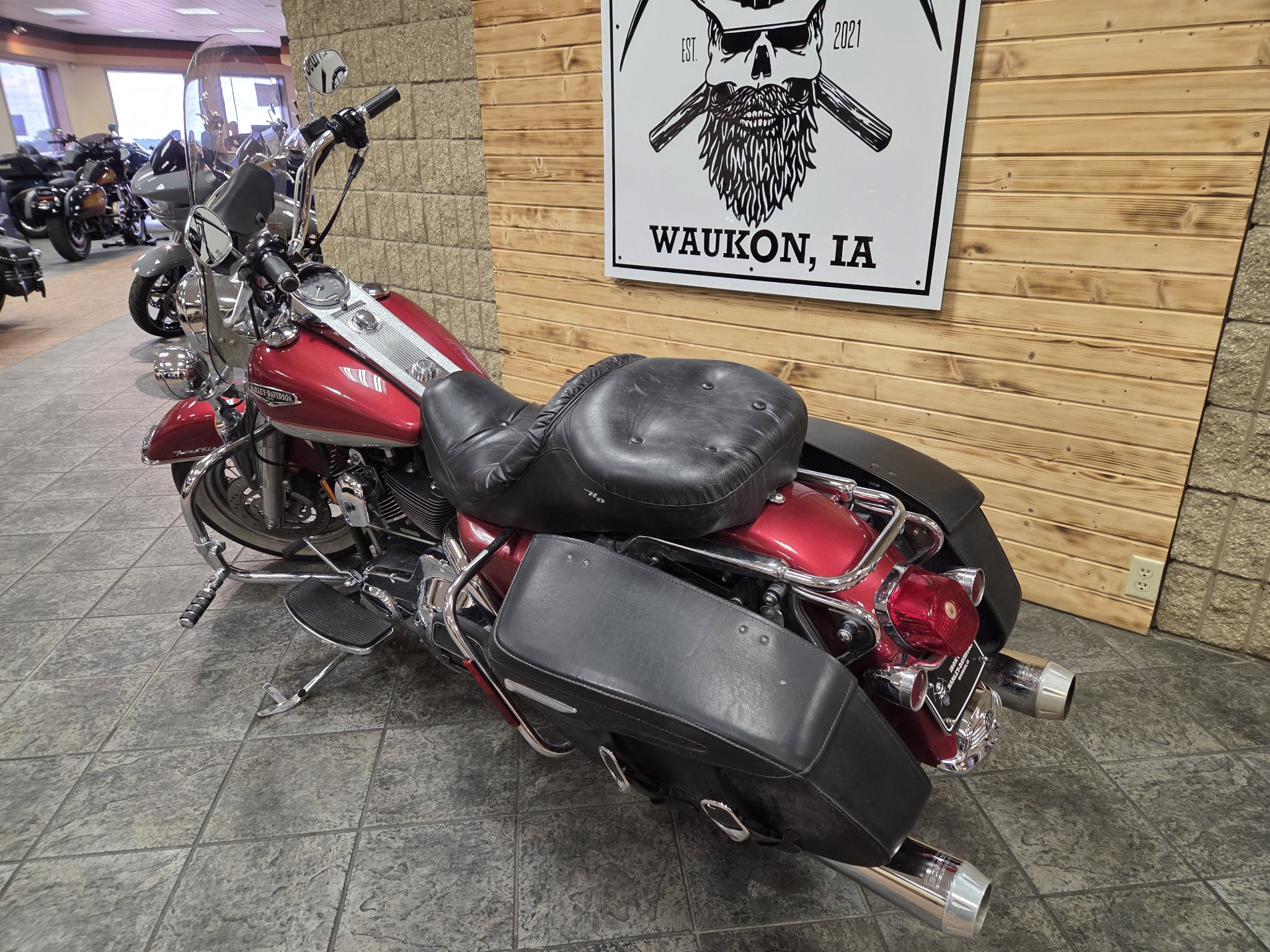 2005 Harley-Davidson FLHRCI Road King® Classic 9