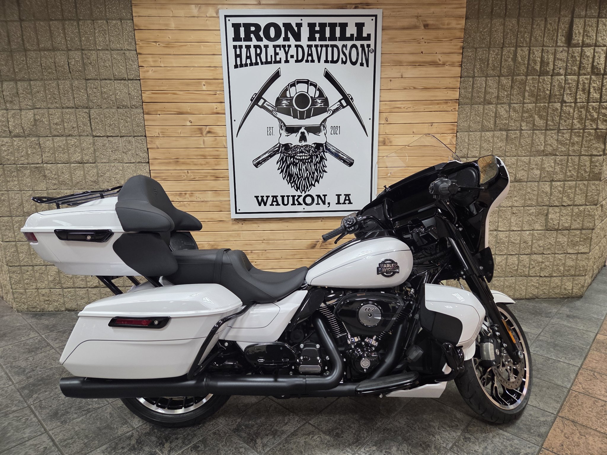 2026 Harley-Davidson Street Glide® Limited 1