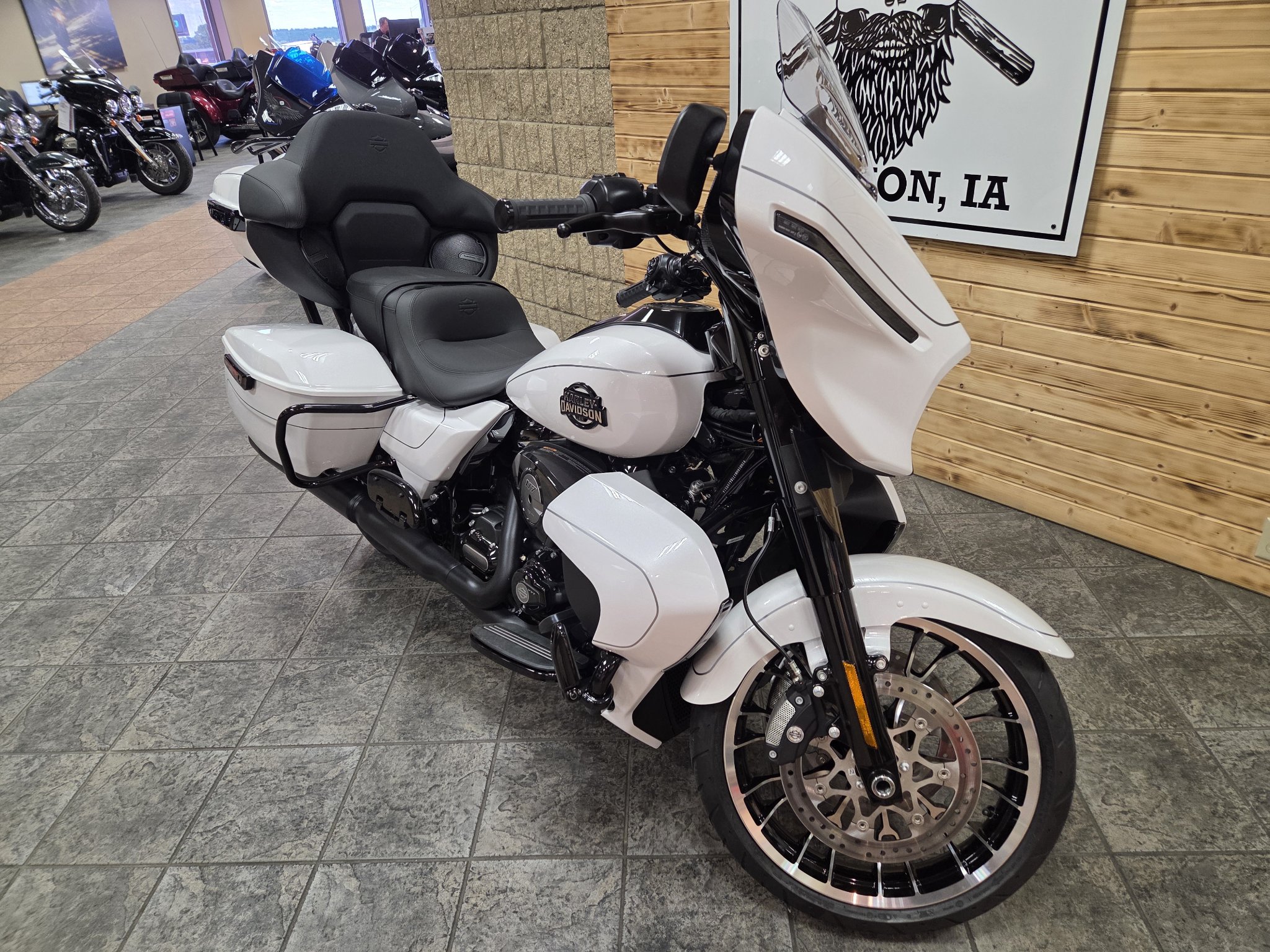 2026 Harley-Davidson Street Glide® Limited 3