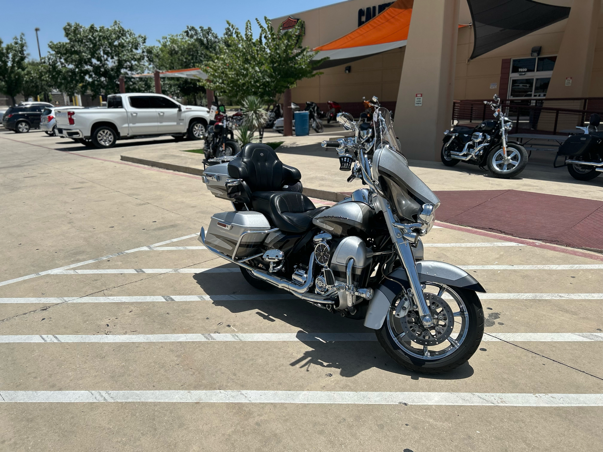2017 Harley-Davidson CVO™ Limited in San Antonio, Texas - Photo 2