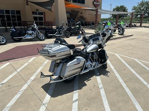 2017 Harley-Davidson CVO™ Limited in San Antonio, Texas - Photo 8