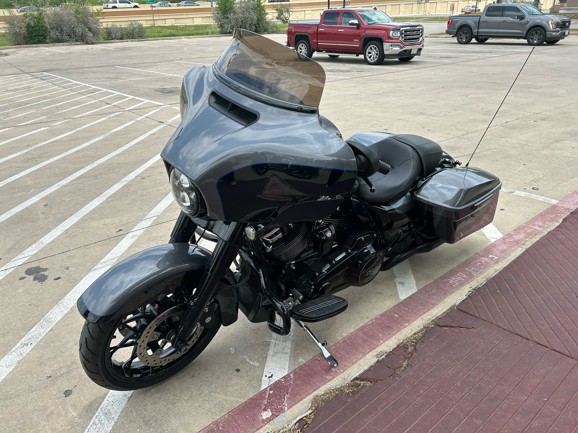 2021 Harley-Davidson Street Glide® Special in San Antonio, Texas - Photo 4